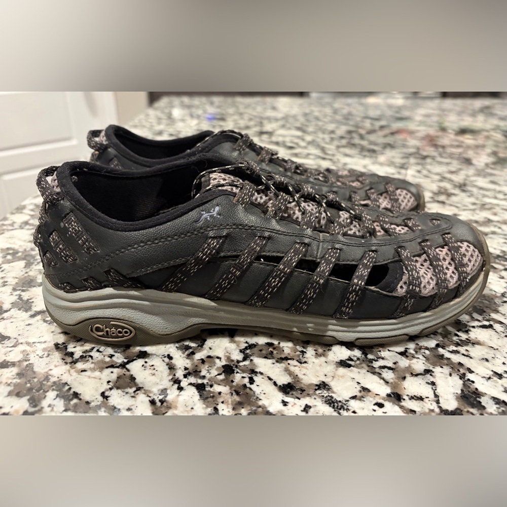 Chaco outcross evo shoes